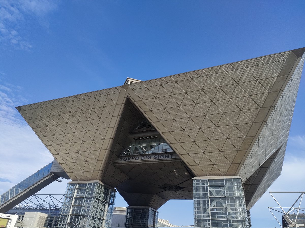 武蔵生はアニメやゲームを趣味として嗜む人も多く、それらの同人誌が多く頒布されるコミックマーケットに行く人もいます。
私も今回初めて行ってみましたが、人々の熱量が本当に凄まじいですね。私もいつかこんなに多くの人に愛されるゲームを作ってみたいものです。
#武蔵の非日常