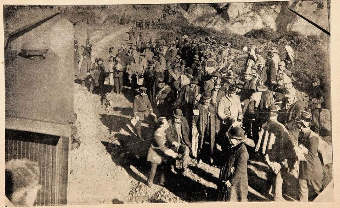 Inmediatamente después del terremoto del 16 de agosto de 1906, que dejó a Valparaíso casi completamente destruido, el Cuerpo de Bomberos de Santiago envió compañías enteras a Valparaíso, y algunas crónicas mencionan que los voluntarios enfrentaron dificultades logísticas, como la
