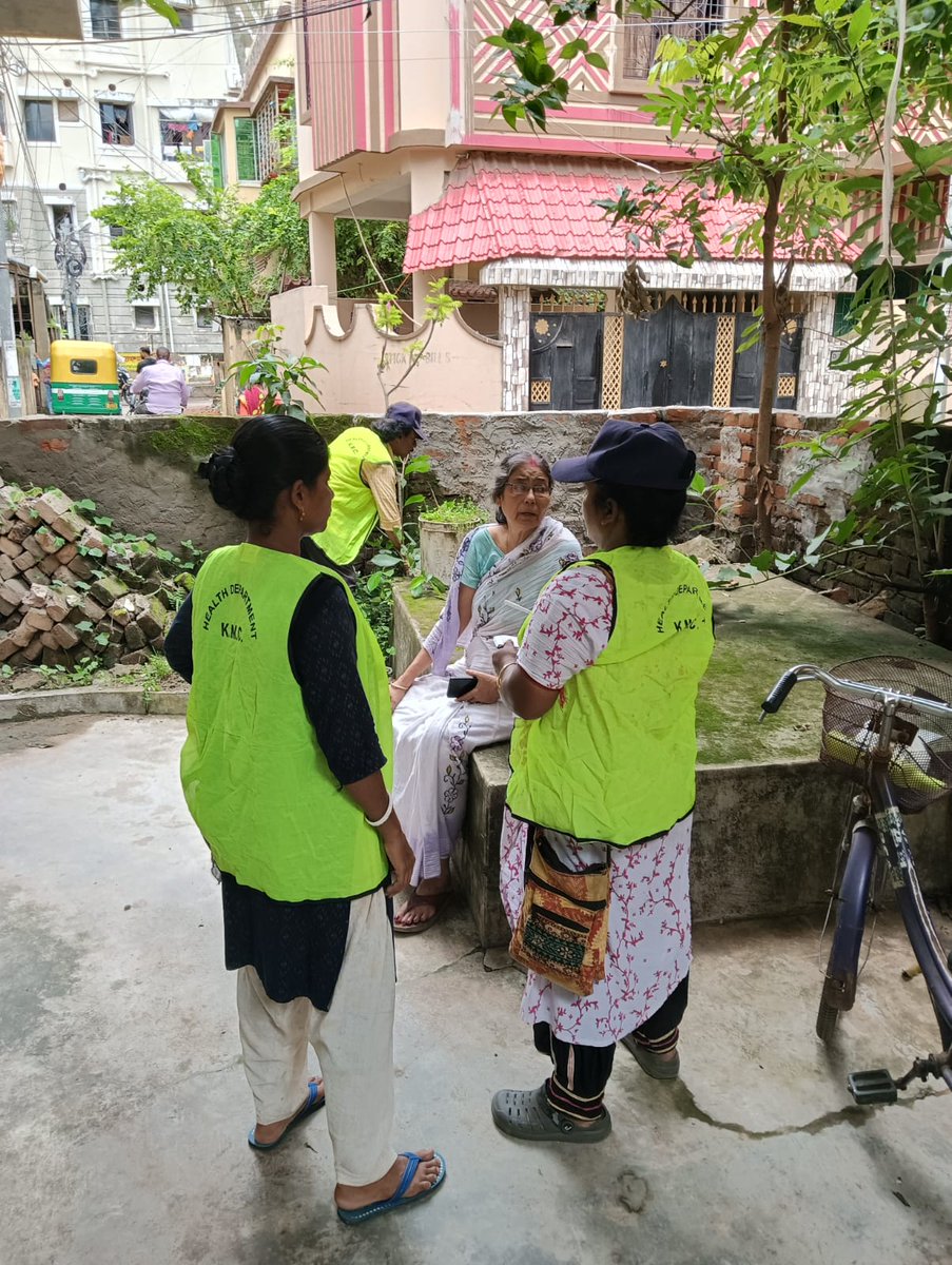 kmc_kolkata's tweet image. A few pictures of the frontline workers of the Vector Control Team on duty across the city.

#VectorControlByKMC #KMConDuty