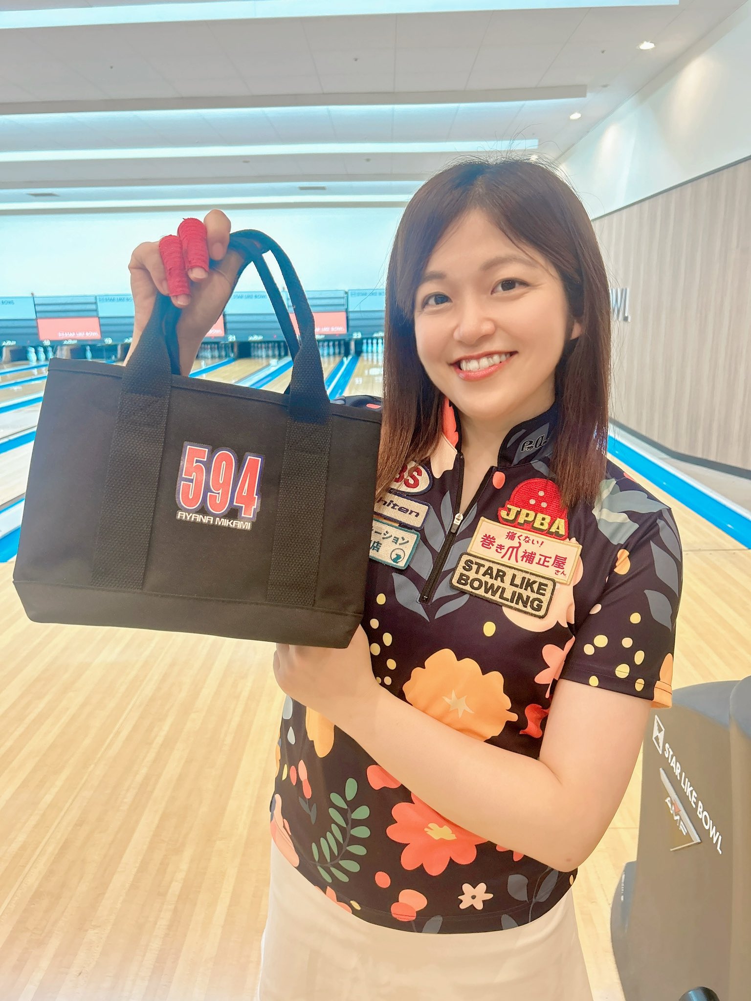 三上彩奈　直筆サイン入り　ボウリングピン 3本セット 三上彩奈 直筆サイン入り ボウリングピン 3本セット - メルカリ