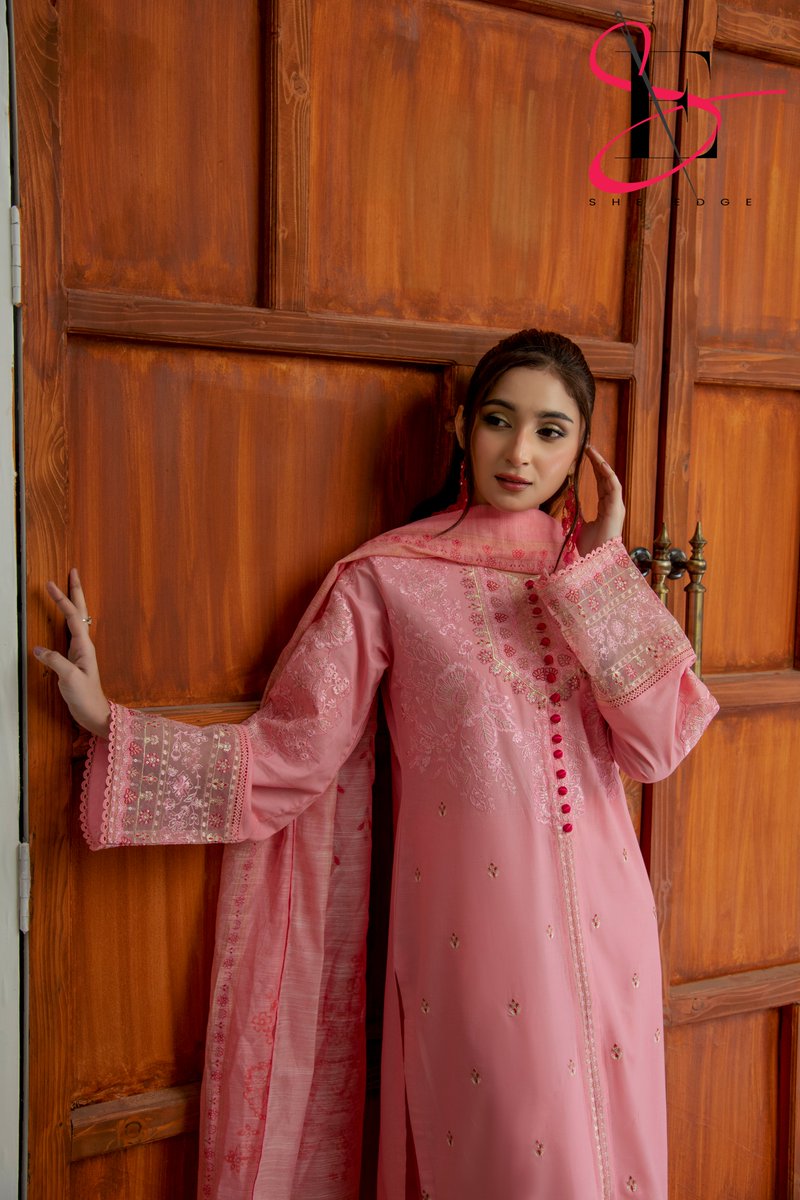 SHE_EDGE's tweet photo. When grace meets tradition, every detail tells a story. πΈπ·#SheEdge #PinkElegance #SheEdgeStyle #LuxuryPret #PakistaniFashion #EthnicChic #DesiGlam #OOTDInspo https://t.co/GQnqcPvbX2