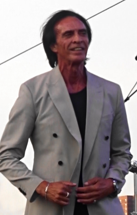 PeterGodwin80s's tweet photo. Emotional Disguise.. Peter Godwin..
https://t.co/kHNNxBu32B #80sTour #80sMusic #80sArtists #RichardBlade #RobJuarez #Lost80sLive #America #US #USA #Dallas #Texas #Arizona #LosAngeles #California #Lincoln #Saratoga #SanDiego https://t.co/WTL8c3kAHw