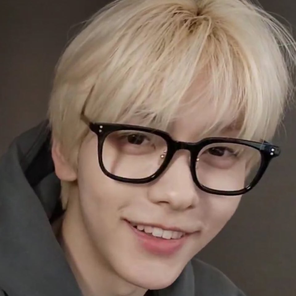 ꒰ ^- ᴥ -^ ꒱ semi ia tweet media