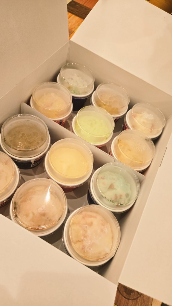 gi_ikatarou's tweet photo. サーティワンパーティー🍨🍨🍨 https://t.co/fES4Qe3I3F