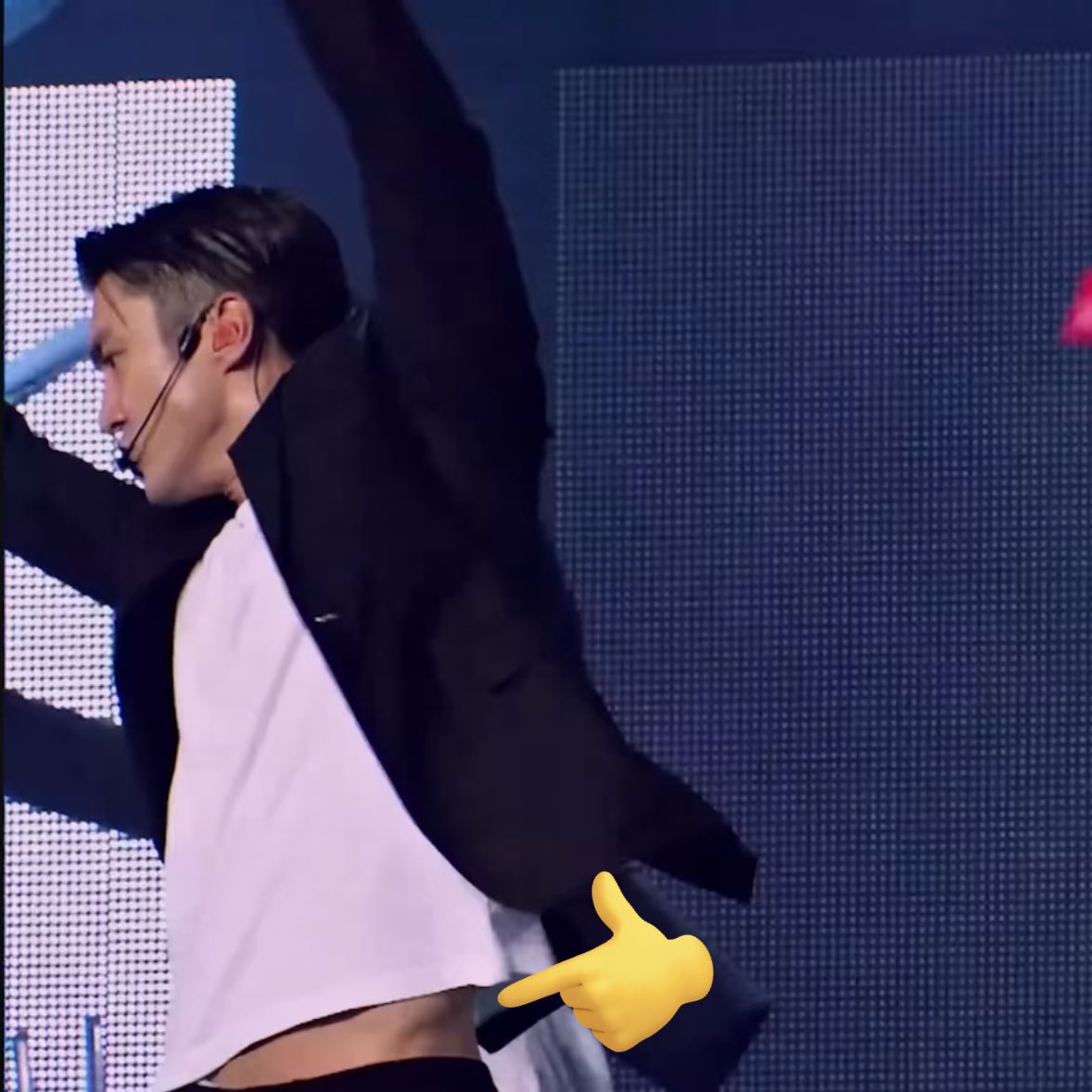 AleS_0407's tweet image. WONmorning! Welcome to my anatomy class today. This muscle right here is called oblique

#SUPERWEEK #SUPERSHOW6
#superjunior #슈퍼주니어 
@siwonchoi #Siwon #최시원 #시원