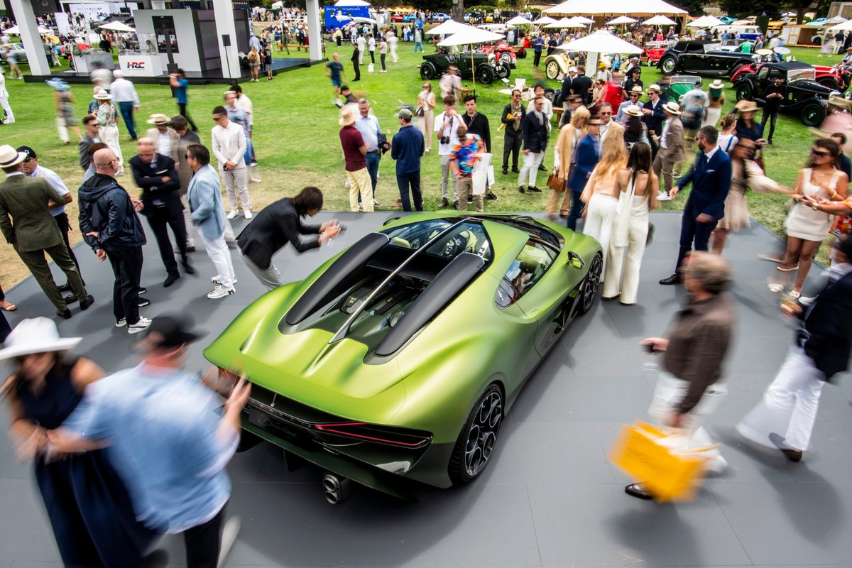 The BROUILLARD debuts at The Quail, Monterey Car Week. The first from BUGATTI's Programme Solitaire.

#BUGATTI  #BUGATTIBrouillard #MCW25 #TheQuail
–
 bugatti.link/consumption