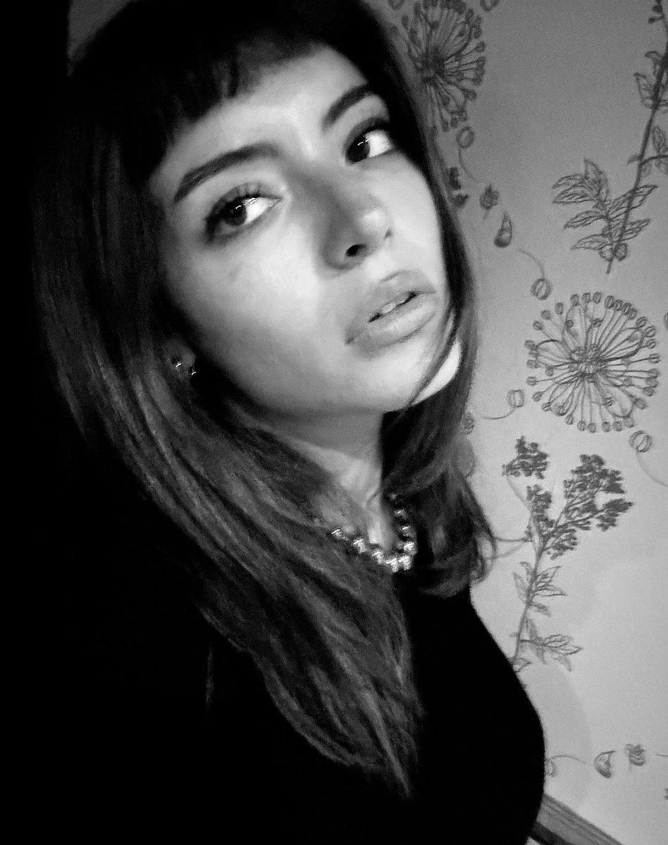 brinacutiee's tweet photo. it’s french 🖤 https://t.co/JPCqMqunOE