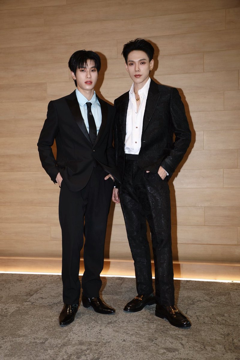 Oneconnection31's tweet photo. หล่อ x3 

#WeiboCulturalExchangeNight2025
#weibogala2025
#WeiboGalaxDaouOffroad
#Filmthanapat 
#DaouOffroad https://t.co/Gujk46Y8Jy