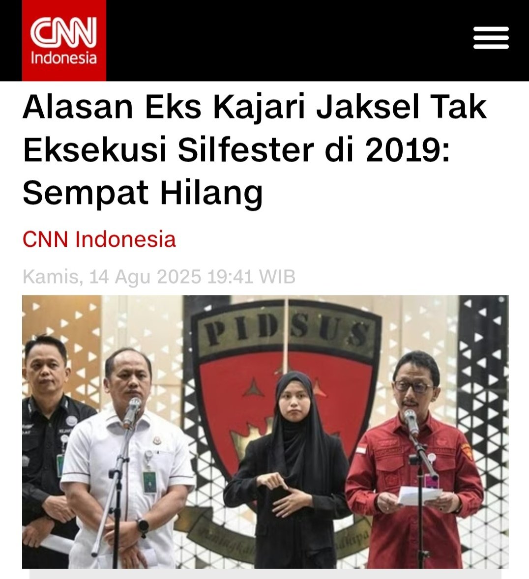 Sejak kapan Silfester Matutina HILANG? Dia itu wara wiri di rapat relawan Jokowi dan memimpin Solmet saat itu.

BOHONG jika Silfester hilang, kecuali diduga jika :
1. Dilindungi oleh Presiden
2. Ada permainan dengan oknum kejaksaan
3. Kejaksaan tidak berani (pengecut)

Sebaiknya