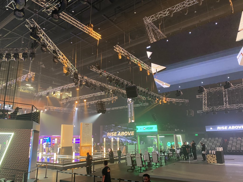 EWCのLCQ TOP16観戦で会場来てます。 ひかるが後1勝すれば抜けなので