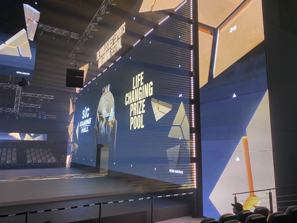 EWCのLCQ TOP16観戦で会場来てます。 ひかるが後1勝すれば抜けなので