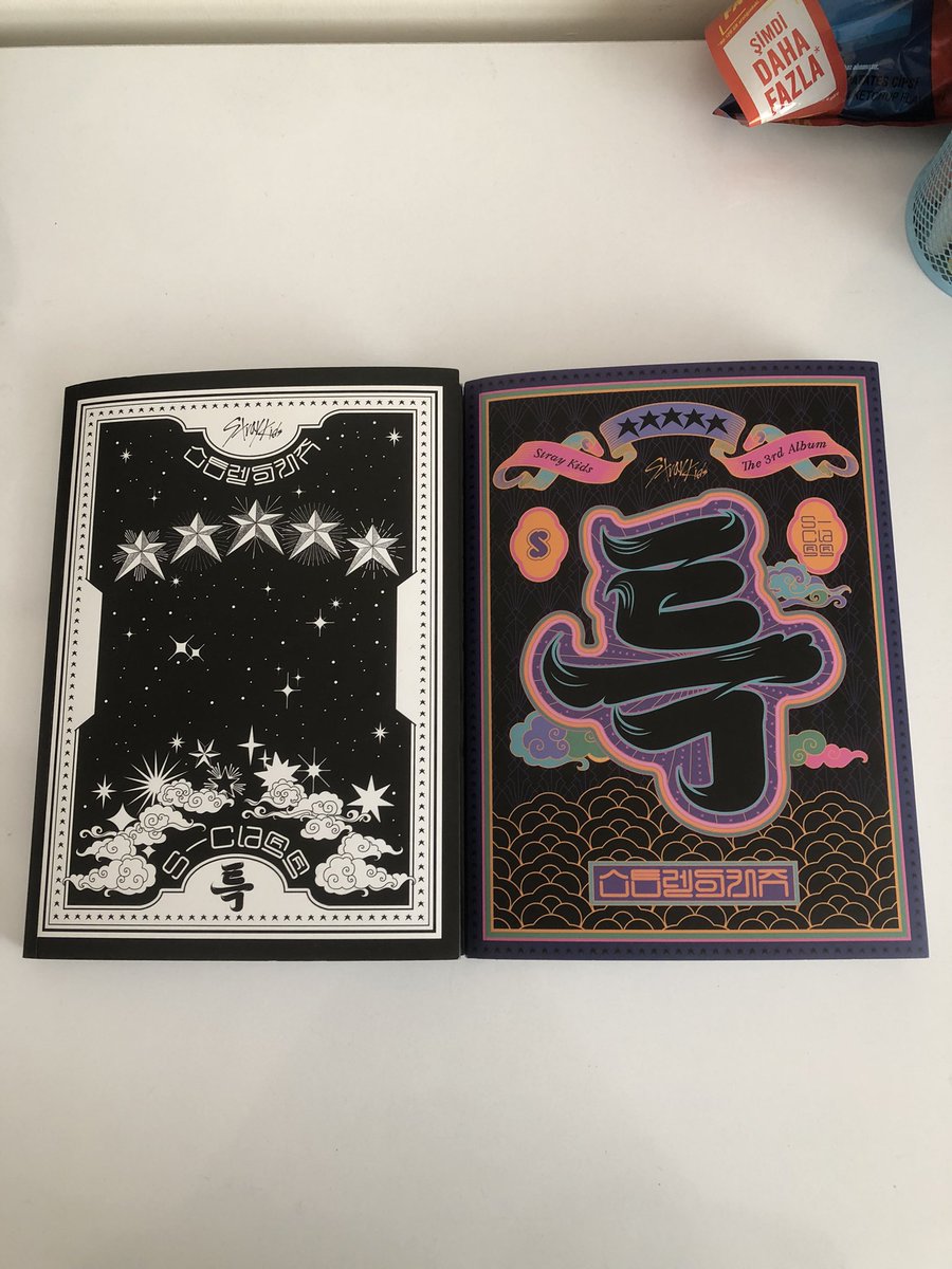 Collectorluğu bıraktığım için elimde kalanları satıyorum güncel piyasayı bilmiyorum fiyat konusunda anlaşırız toplu satılması önceliğim albümlerin her şeyi tam hediye holder toploader falan da göndereceğim 
#skzsatis #skzsatış #bangchanpcsatış #skzpcsatış #skzalbümsatış