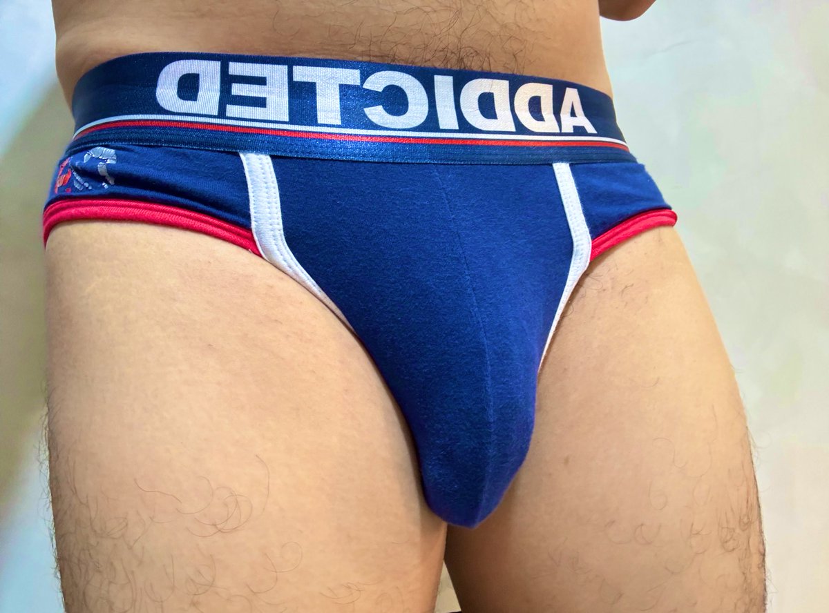 用凡人之軀，經過世俗紅塵，於光芒背後留下一點自己的痕跡和陰影。