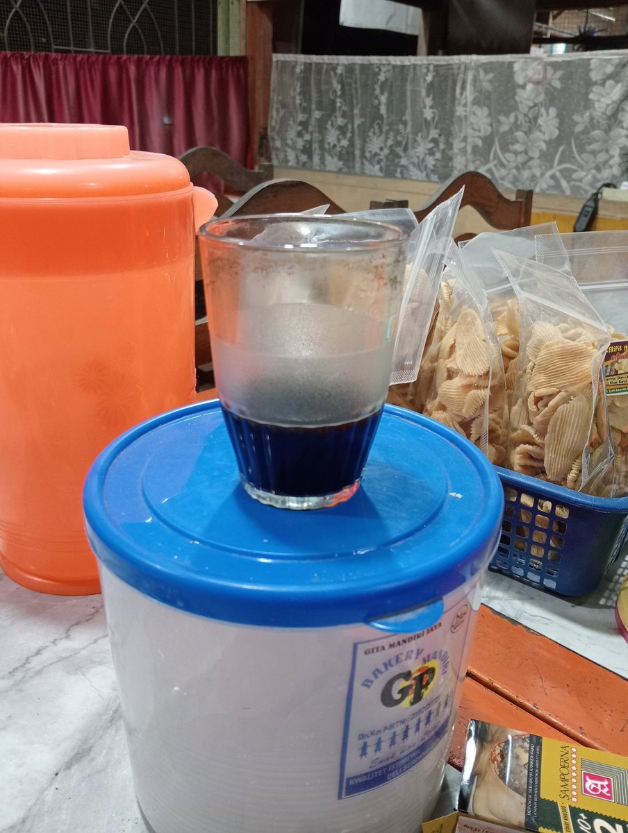 Setidaknya sudah mencoba.
Bukan hanya merengut kecut sambil berleha².

Hari ini mungkin sedikit,
Mudah²an besok di lebihkan.
Amennn...🤘🤘
 Mari Ngopi!?
☕🚬👍