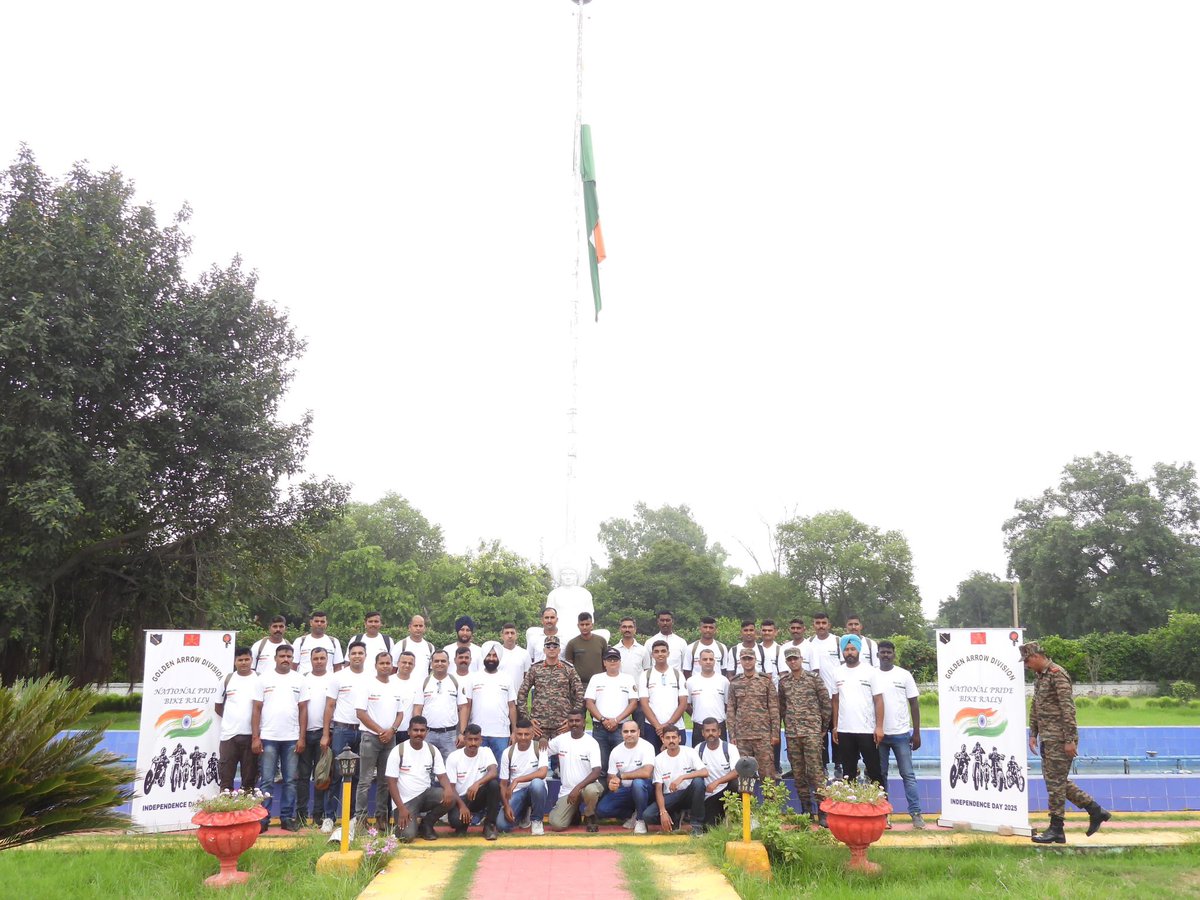 VajraCorps_IA's tweet image. "🇮🇳 Celebrating Freedom! On #IndependenceDay2025, 40 riders from #GoldenArrowDivision embarked on a patriotic ride from the historic Ferozepur Fort to the border, proudly carrying the #Tricolour. Engaging with locals and inspiring students with tales of service, they strengthened