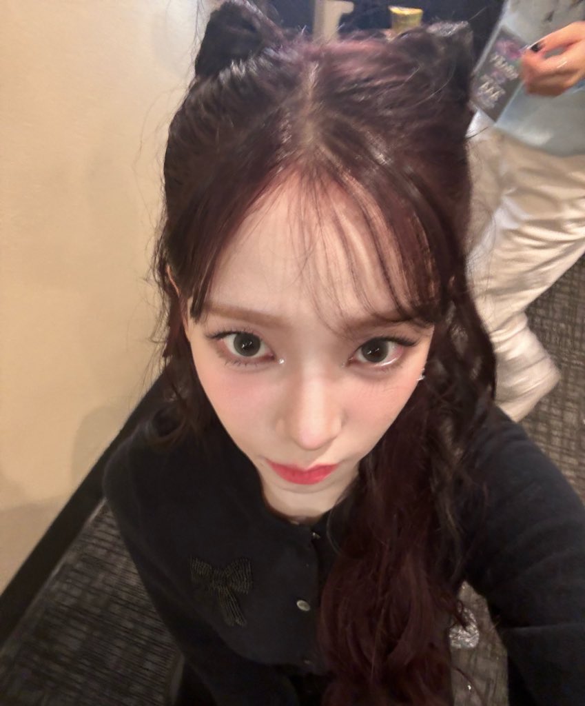 hourly karina tweet media