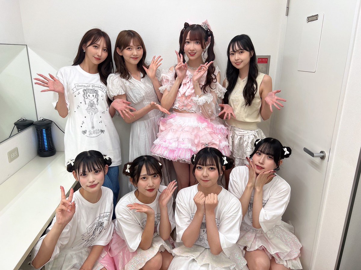 初季ちゃんの生誕に行ってきました〜🩷
みんな頑張ってて可愛かった👶🏻
久しぶりのあんじゅれライブ…♡
Tシャツデザインさせてもらえて嬉しかった🎀
改めておめでとう🎂