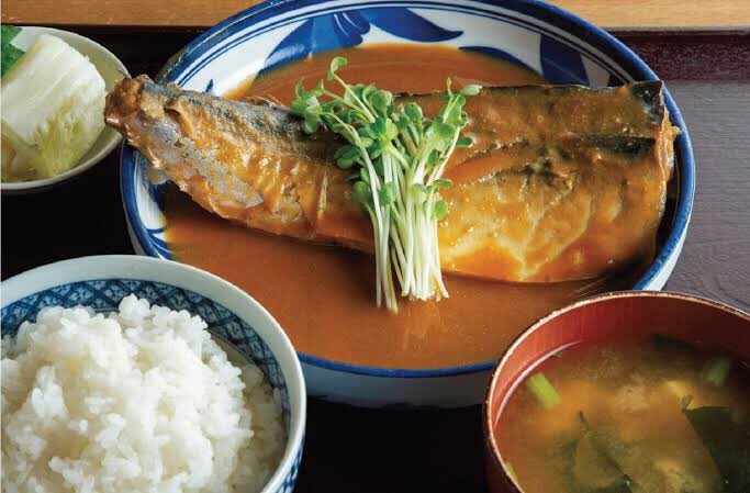 東大生でここ知らない人はモグリと言われる駒場東大前の老舗定食屋の菱田屋。ここのサバ味噌煮定食が大好きで教養学部時代は毎日通ったし、本郷に行ってからも通った。