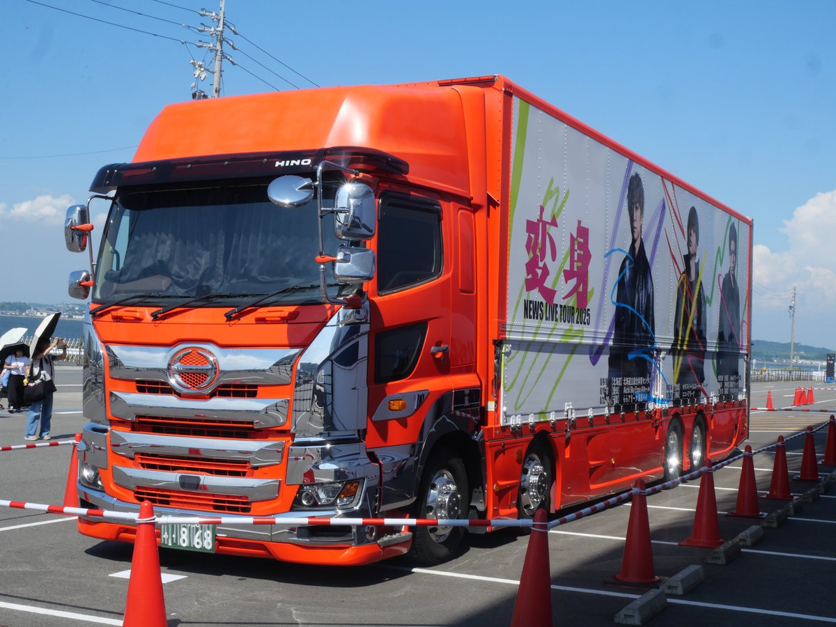 日野プロフィア ツアートラック（看板車） NEWSLIVETOUR2025変身愛知 