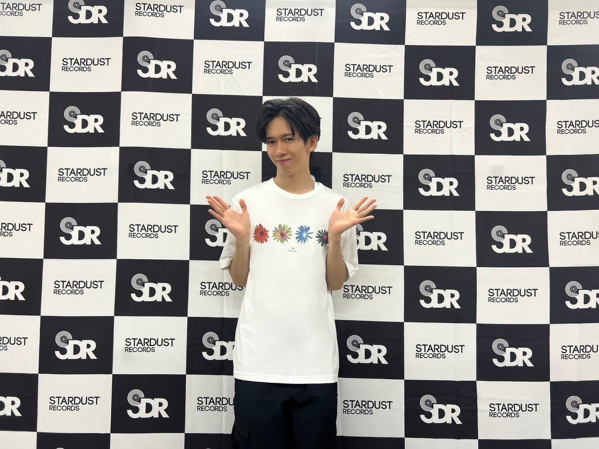 「EBiDAN THE  LIVE HOTEL NINE STAR」

2日目、ありがとうございました(^o^)  

「友達のいない僕のために、推しと合成してスリーショットを作ってください」

#EBiDAN
#エビライ2025
#デジャヴ