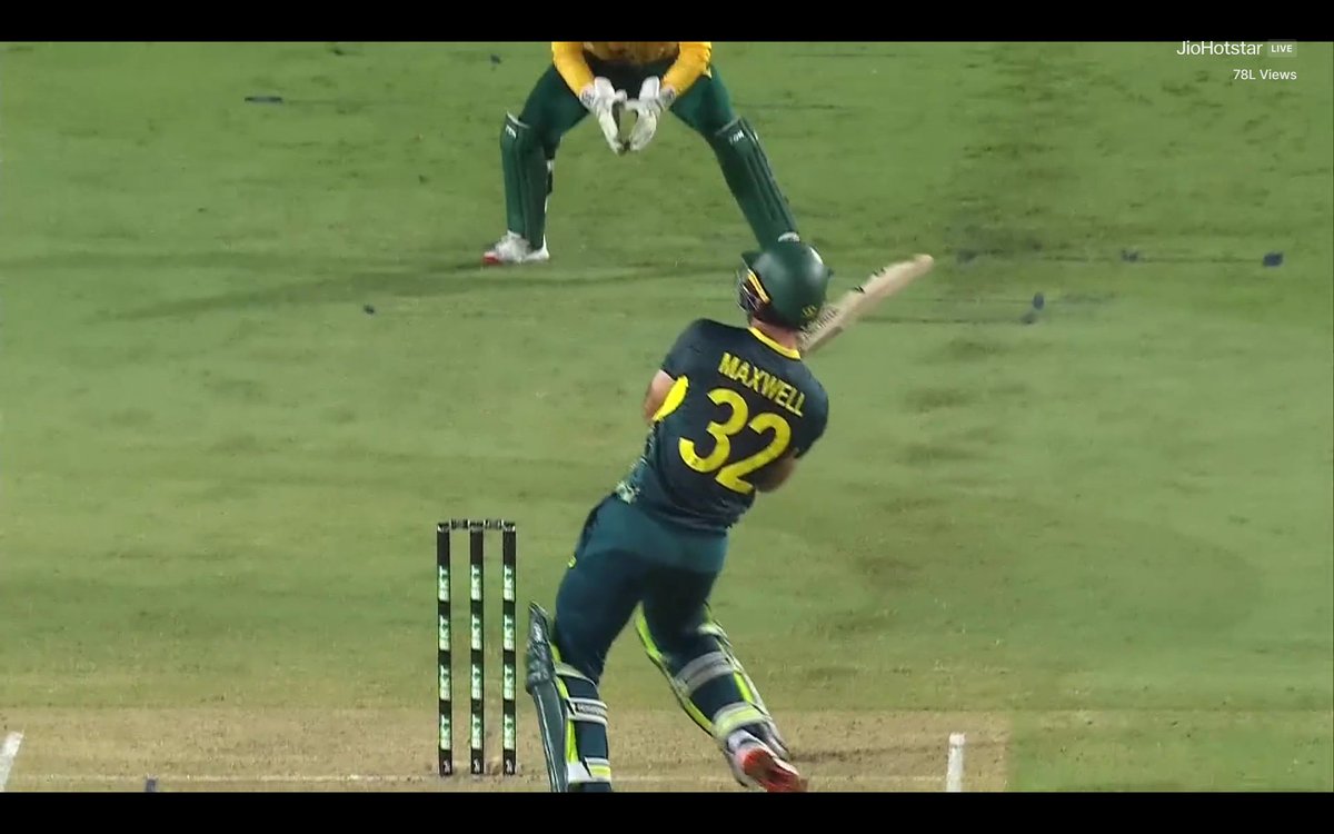 CricCrazyJohns's tweet photo. AUSTRALIA NEEDED 4 FROM 2 BALLS &amp; MAXWELL PLAYED THIS SHOT TO WIN THE GAME. 🥶 https://t.co/CrYFjZOPBF