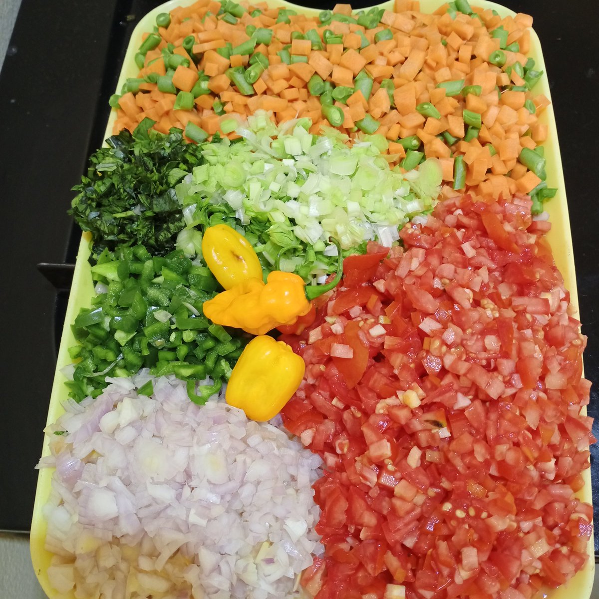 Le rythme est bon dans les commentaires 😜😜😜 

J'ai dead la découpe ou pas ?