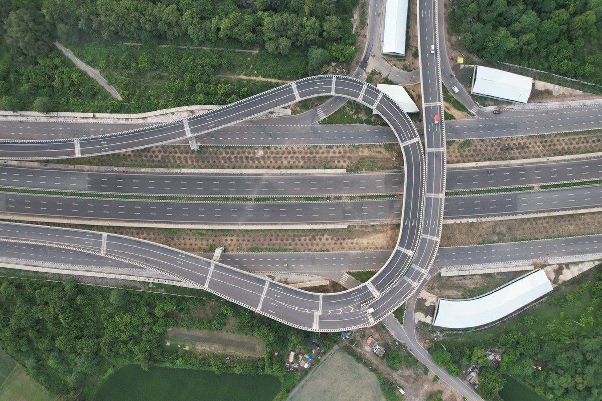 INnews111's tweet image. Kudos to the Modi Govt for the grand inauguration of the Dwarka Expressway &amp;amp; UER-II tomorrow, worth Rs. 11,000 crore! These 10.1 km &amp;amp; 19 km stretches will decongest Delhi-NCR, boost connectivity, and transform travel. 
A testament to #WorldClassInfrastructure &amp;amp; #MakeInIndia…