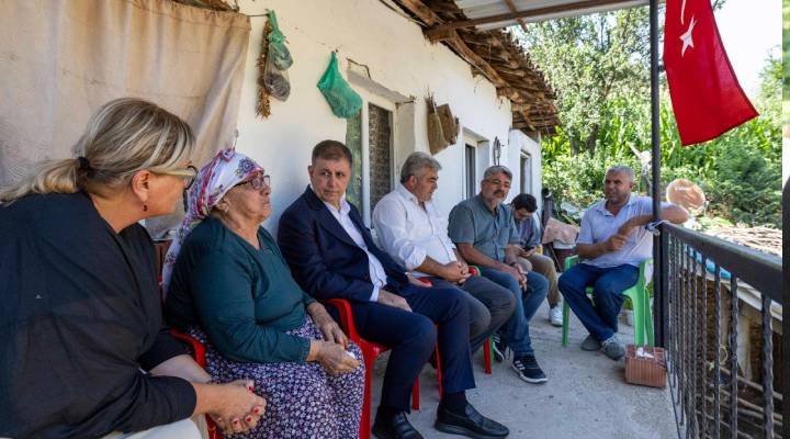 Başkan Tugay'dan yangında vefat eden Şahin'in aile evine taziye ziyareti 

sonkaleizmir.com/haber/Baskan-T… 

<a href="/izmirbld/">İzmir Büyükşehir Belediyesi</a> <a href="/drcemiltugay/">Dr. Cemil Tugay</a> #şehit #ziyaret #ödemiş
