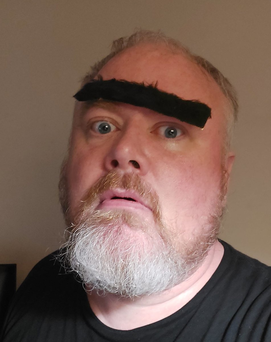 meertoh's tweet photo. I hope the lad who sold me this Gallagher Bros/Bill Berry stick-on monobrow at Slane '95 makes a fortune in Dublin this weekend.
#OasisLive25
#Oasis
#Monobrow
#EntrepreneurOfTheYear1995 https://t.co/xVWvWyXYZt