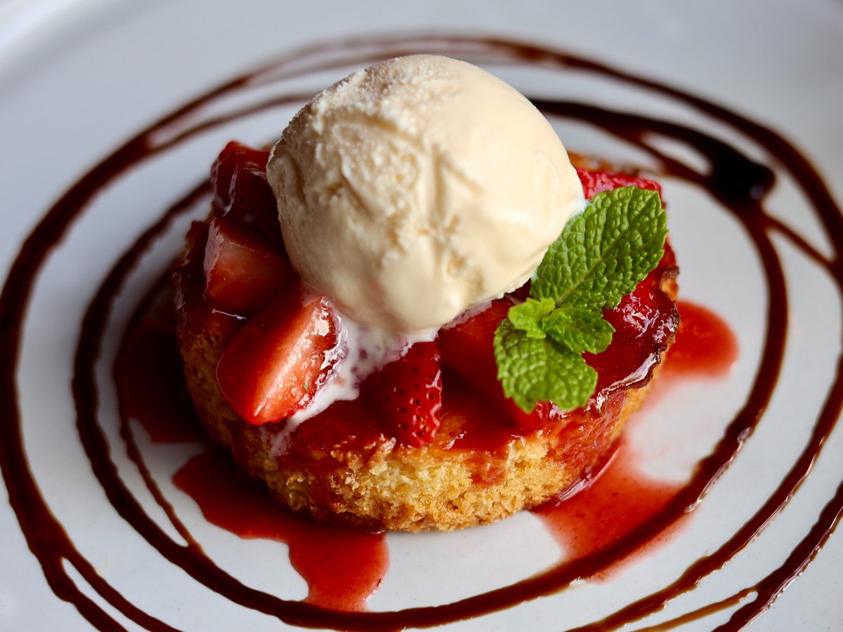 Indulge in our array of irresistibly sweet desserts!🍰🍨