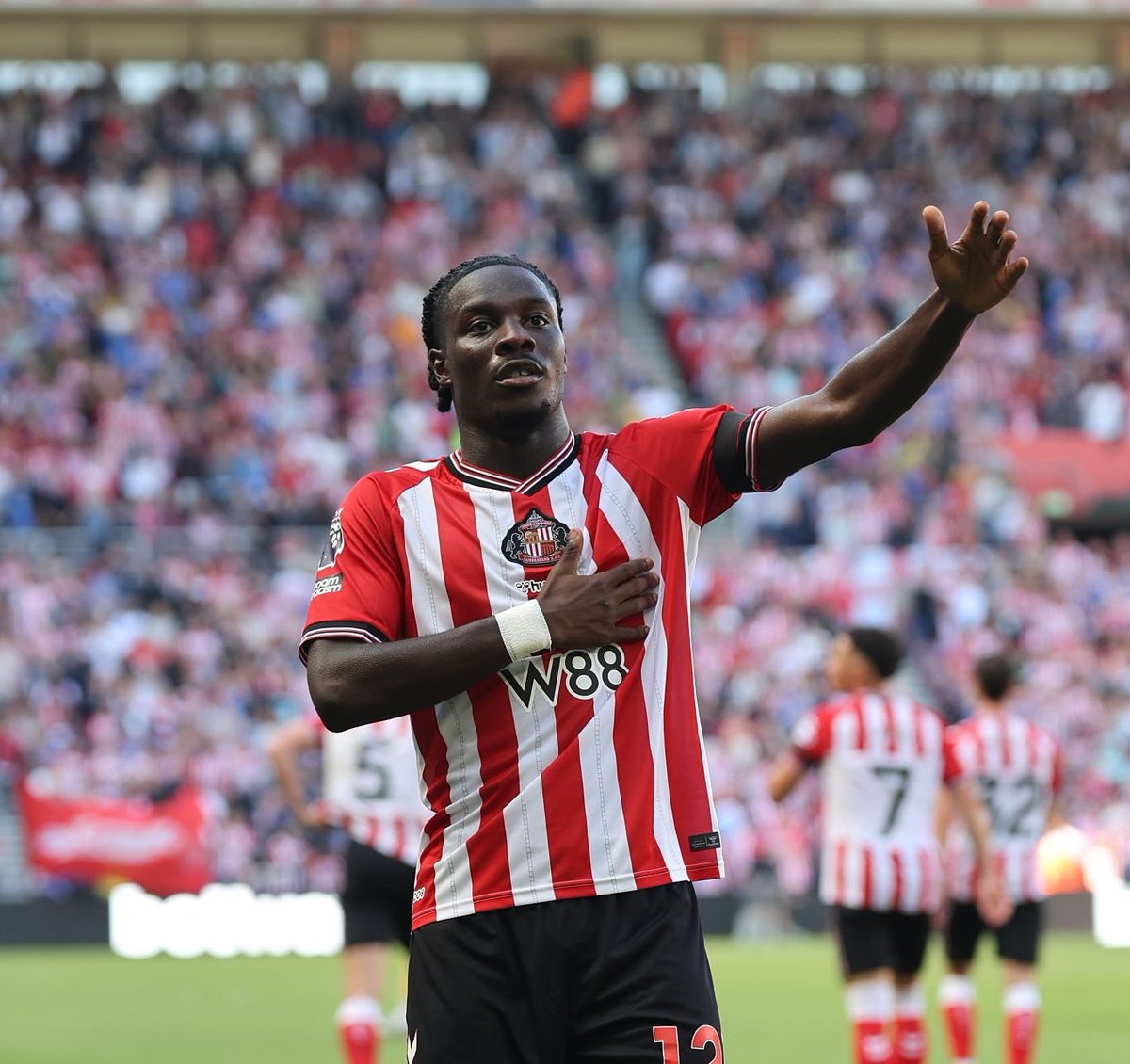 Eli Mayenda marcó en las semifinales del playoff de ascenso, en la final en Wembley, y ahora marca el primer gol del Sunderland en la Premier 25/26. ⚽️

Ídolo en Sunderland con solo 20 años.
