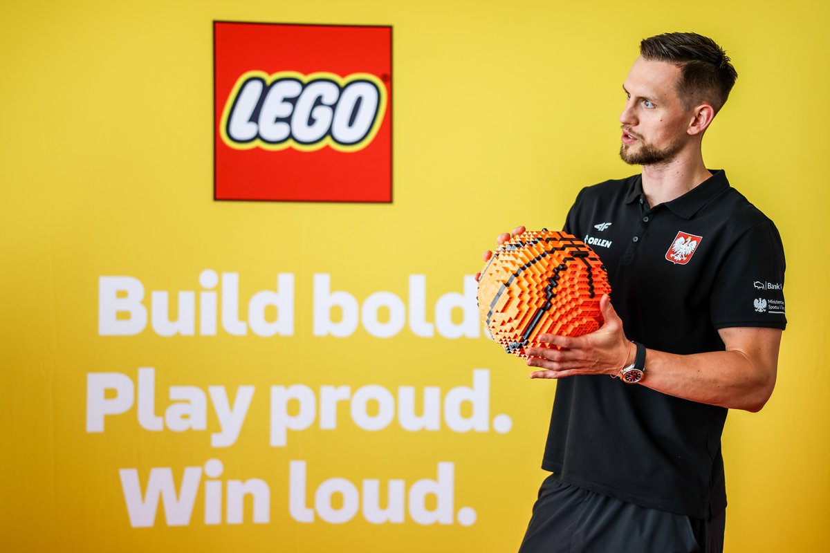 Dziś mieliśmy wyjątkowe spotkanie - współpraca <a href="/LEGO_Group/">LEGO</a> z koszykówką 🏀

Już teraz zerknijcie w naszej stores 👀 więcej niedługo w rolkach, galerii i VLOGU 🎥
_____
<a href="/GrupaORLEN/">ORLEN</a> <a href="/BankPekaoSA/">Bank Pekao S.A.</a> <a href="/PolskaSuzuki/">Suzuki Polska</a> <a href="/AerowatchPolska/">Aerowatch Polska</a> <a href="/4F_official/">4F_official</a> <a href="/SPORT_GOV_PL/">Ministerstwo Sportu i Turystyki</a>