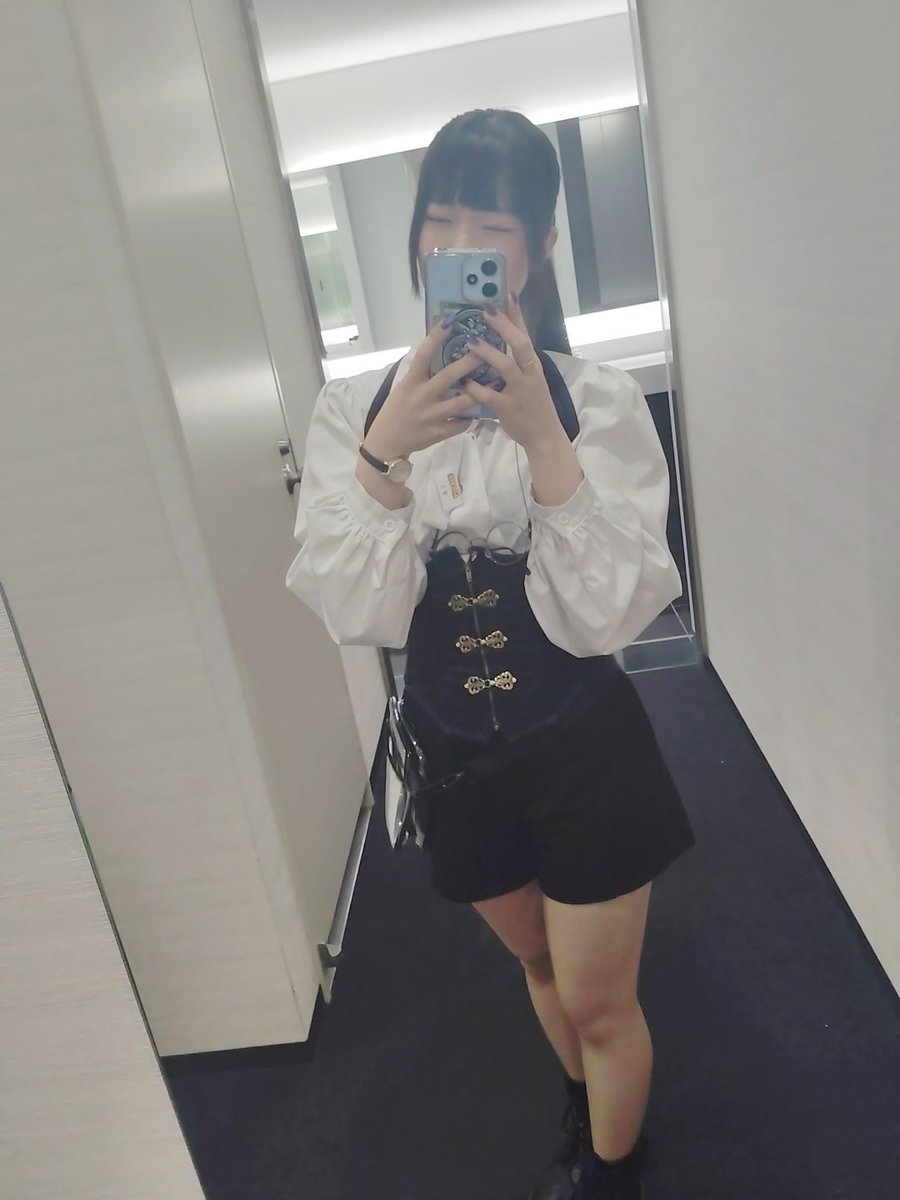 Suu_dealer's tweet image. しゅっ！！！
深夜いてますっ！
めずらしくハーフパンツととポニーテール✨️
たいよろ〜

#SPADE
#ここから始まる僕たちのポーカーライフ