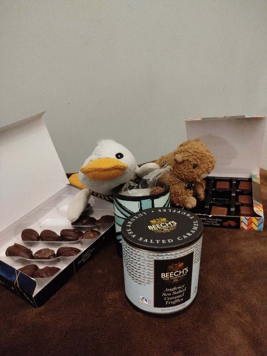 Tasting, tasting, 1,2,3 tasting. New supplies from the excellent <a href="/BeechsChocolate/">Beech's Chocolates</a> . Nom nom nom 💕
