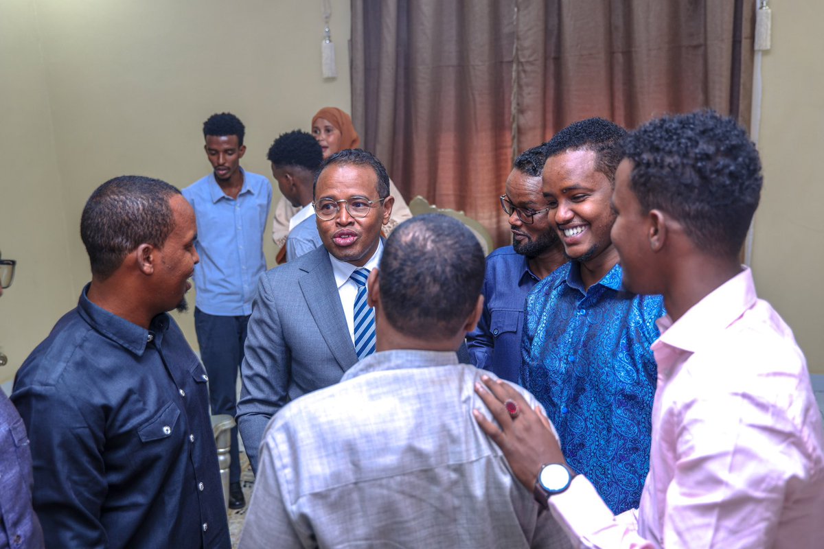 moerccpl's tweet photo. 📍Garowe: The Minister @FaroleJr , has returned to Garowe from an official mission abroad. He was warmly received at Gen. Mohamed Abshir Airport by government officials and members of the community.
#MOERCC #ClimateAction #Environment #Puntland https://t.co/wTaIGcJdMB
