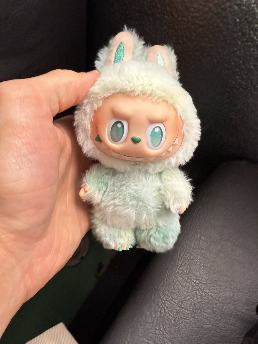 I told my daughter that I was going to the BMW Championship today and might be on tv. She ran to get her Labubu, gave it to me, and said “Try to get her on tv, please!”

Look 4 a Labubu on 7 tee. Her name’s Galaxia. She’ll be attached to the guy holding the paddles

<a href="/PGATOUR/">PGA TOUR</a>