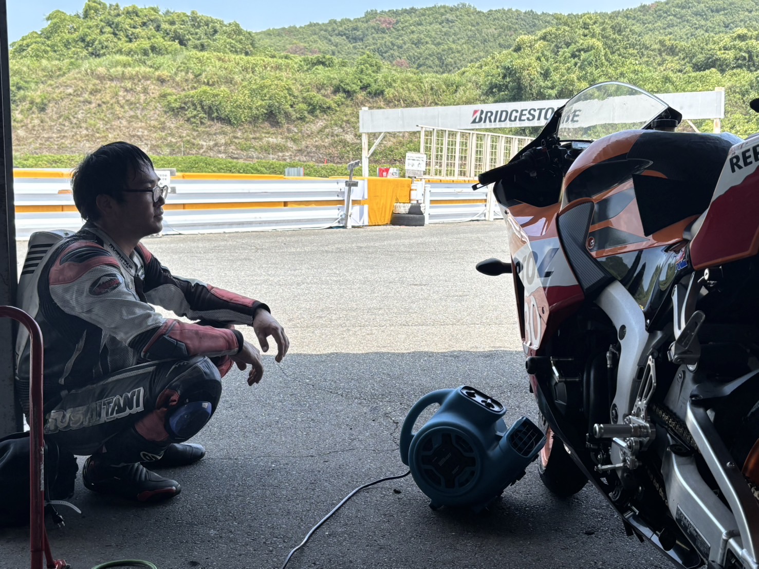 まつごろう FOR SALE! '97 YAMAHA SR400 Street Tracker @BRATSTYLE TOKYO