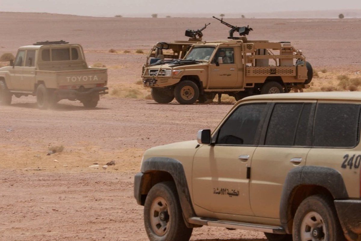 TheLibyaUpdate's tweet photo. Joint desert patrols were deployed in southwestern Libya, in the areas of #Shuwayrif, #alfat, and #Jabal_alhasawna, with the participation of 101 Infantry Brigade and security services to secure the region.
The #Libya Update https://t.co/i3wHofquXf