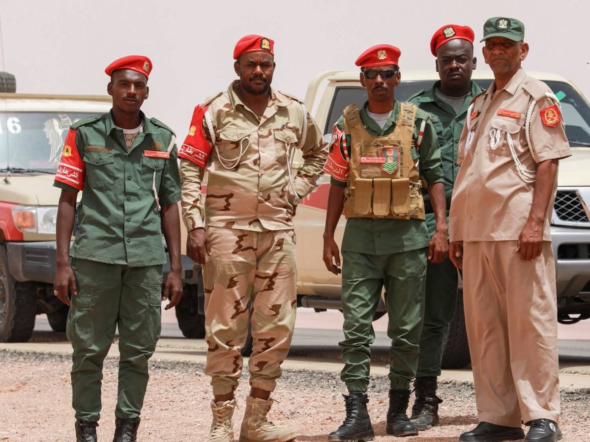 TheLibyaUpdate's tweet photo. Joint desert patrols were deployed in southwestern Libya, in the areas of #Shuwayrif, #alfat, and #Jabal_alhasawna, with the participation of 101 Infantry Brigade and security services to secure the region.
The #Libya Update https://t.co/i3wHofquXf