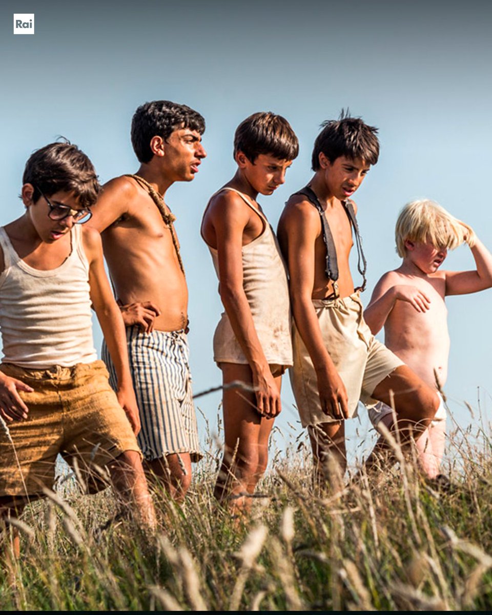 Alle 21:10 “La guerra dei cafoni” di Davide Barletti e Lorenzo Conte con Donato Paterno, Pasquale Patruno, Letizia Pia Cartolaro | Sullo sfondo della Puglia degli anni `70, i figli dei "signori" e i figli dei "cafoni", ingaggiano una lotta senza esclusione di colpi