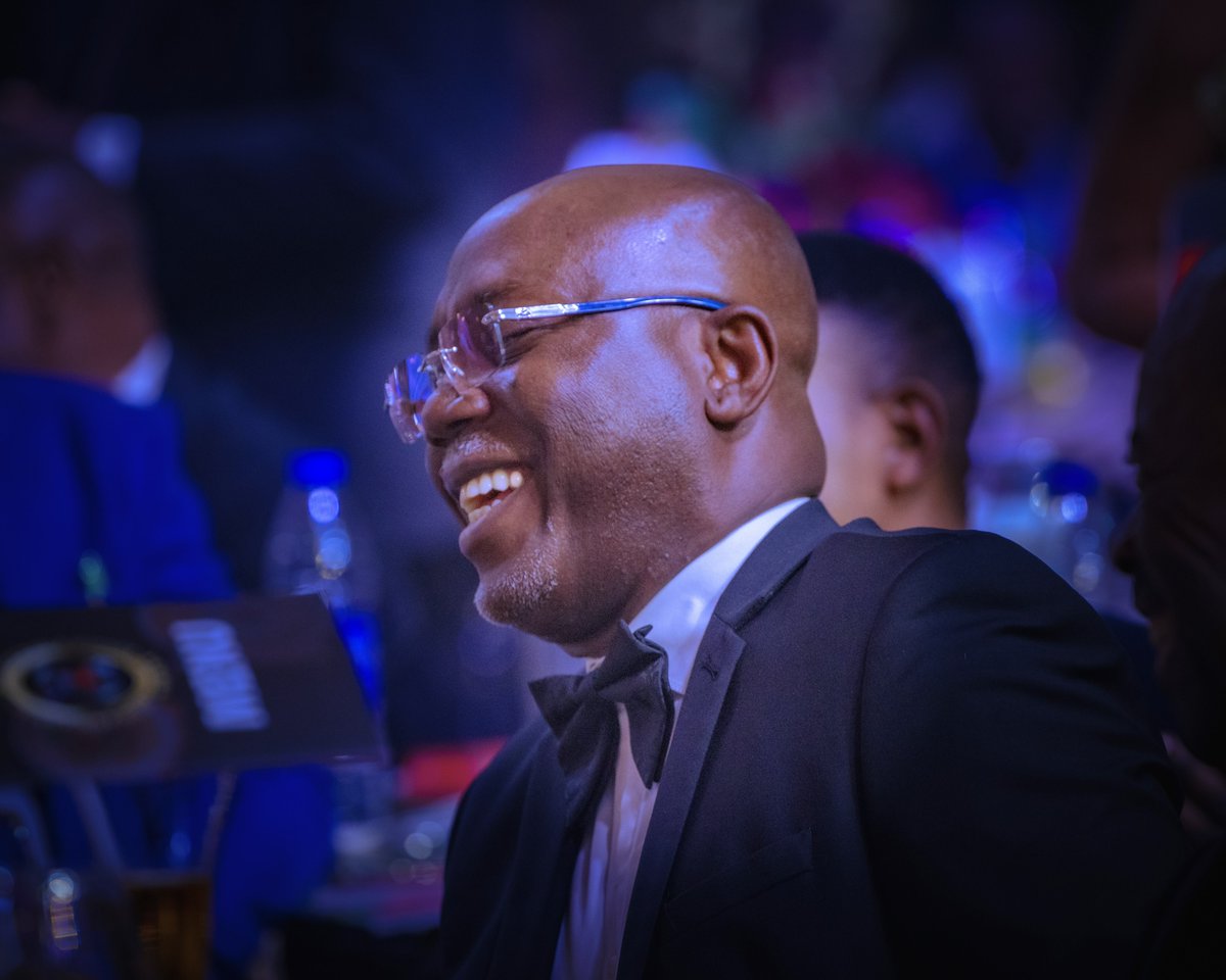 Having studied my principal over time, I had a feeling a scene like this would happen. It was during Kenny Blacq’s performance at Zenith Bank’s 35th anniversary yesterday in Lagos.

From where I stood, the view wasn’t clear. Too many people, too many obstacles, but the mission