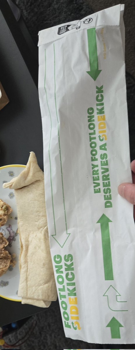 littleash88's tweet photo. Erm... @SUBWAY @SubwayUK i don't think this is the footlong dipper i ordered... My 6-inch sandwich was longer than this... https://t.co/2Kxu1oGwOC
