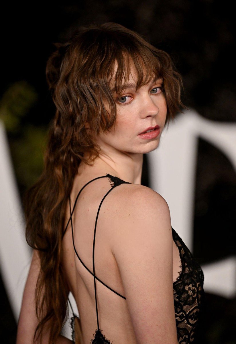 WednesdaysDaily's tweet image. Emma Myers stuns at the &apos;Wednesday Island&apos; Doom Tour in Australia!