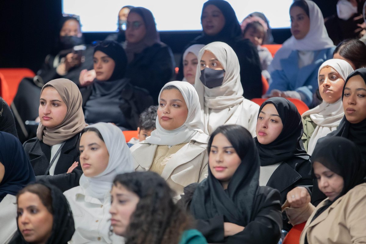 خلال زيارتي الرسمية إلى أستراليا 🇸🇦، سعدت بلقاء نخبة من أبنائنا الدارسين في مختلف الجامعات الأسترالية، وذلك في رحاب جامعة موناش في مدينة ملبورن.

فخور بهم كسفراء للوطن، ومتطلع لدورهم في دعم مسيرة التحول الوطني وتحقيق مستهدفات #رؤية_السعودية_2030، مثمنًا ما يكتسبونه من معارف
