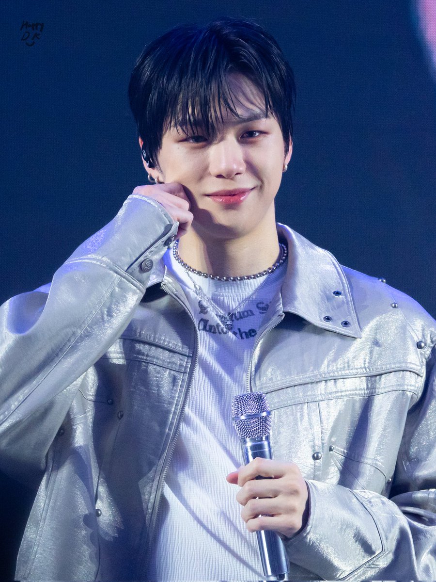 HappyDaniel1210's tweet photo. 250816 KANG DANIEL FAN MEETING in HK Preview
흑발 좋아 ❤️
#강다니엘 #KANGDANIEL
#姜丹尼尔 #カンダニエル #ACTNEWEPISODE https://t.co/udfkhuGBtF