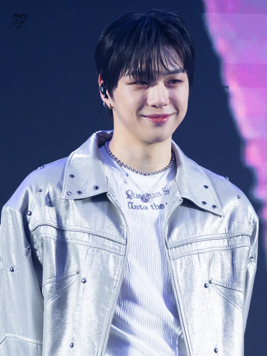 HappyDaniel1210's tweet photo. 250816 KANG DANIEL FAN MEETING in HK Preview
흑발 좋아 ❤️
#강다니엘 #KANGDANIEL
#姜丹尼尔 #カンダニエル #ACTNEWEPISODE https://t.co/udfkhuGBtF