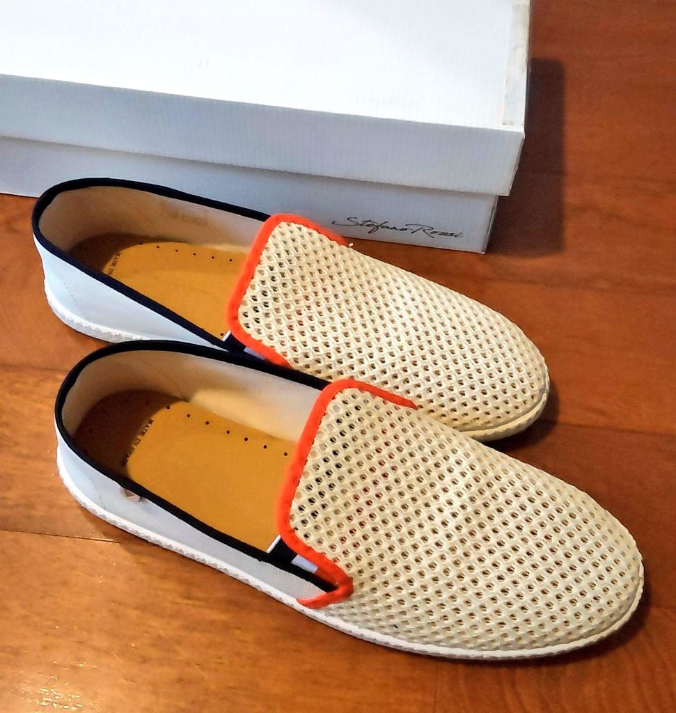 aworksnet's tweet image. １枚目の写真が結構前に買って最近使い始めた靴、２枚目の写真が最近買ってまだ使っていない靴。