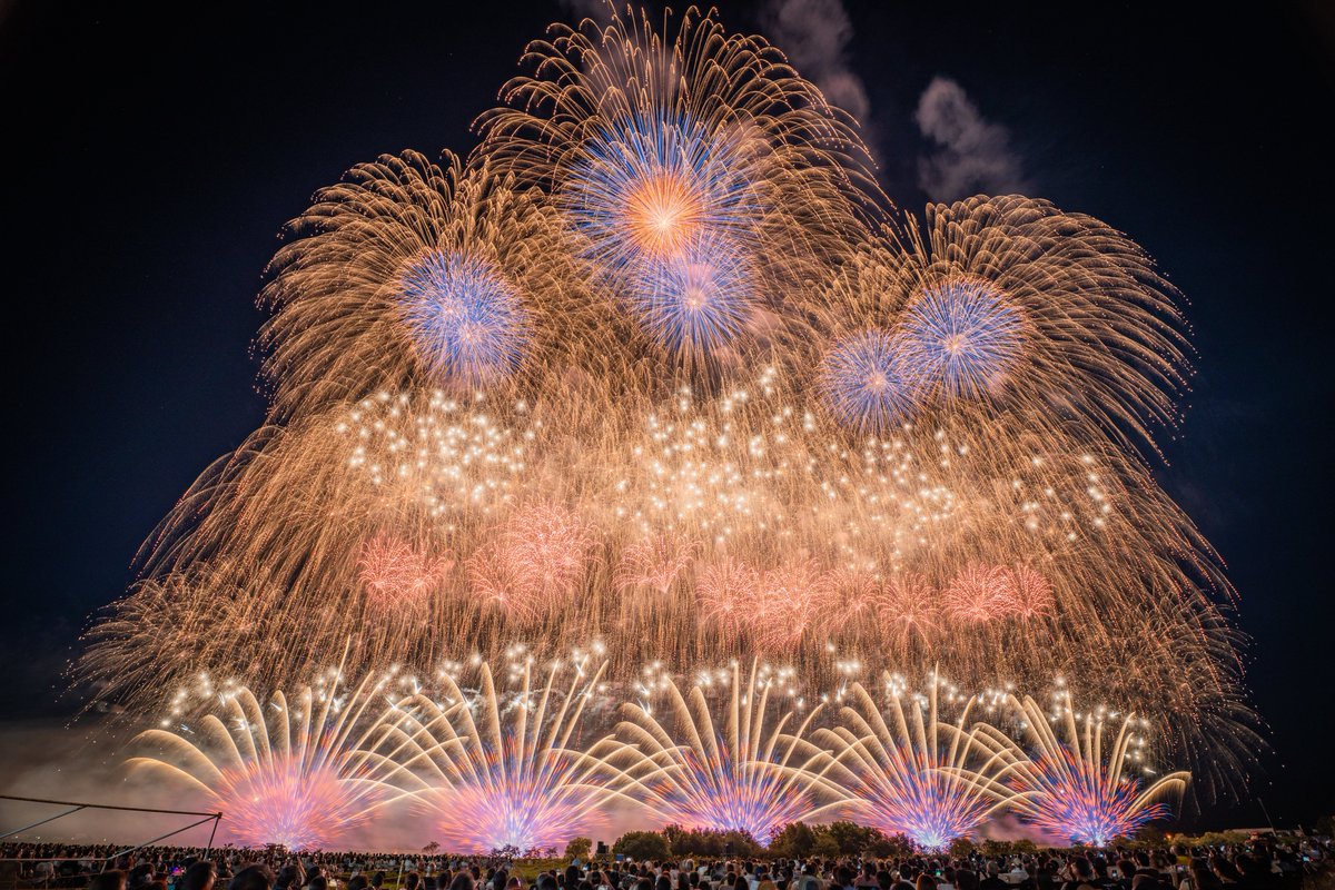 FW_Senrin's tweet photo. 📅2025年8月16日
📍山形県鶴岡市
🎆赤川花火大会

行く前から知っていました！！！
間違いなく日本一の花火大会です！！

#赤川花火大会2025 
#赤川花火大会 https://t.co/HRaJ1UdRcO