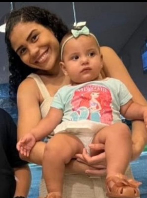 ArquivoVermelho's tweet photo. Sargento do Exército Brasileiro mata esposa e filha de 1 ano no Dia dos Pais, em São Paulo.

As vítimas foram encontradas abraçadas. https://t.co/zs0lrO6fig