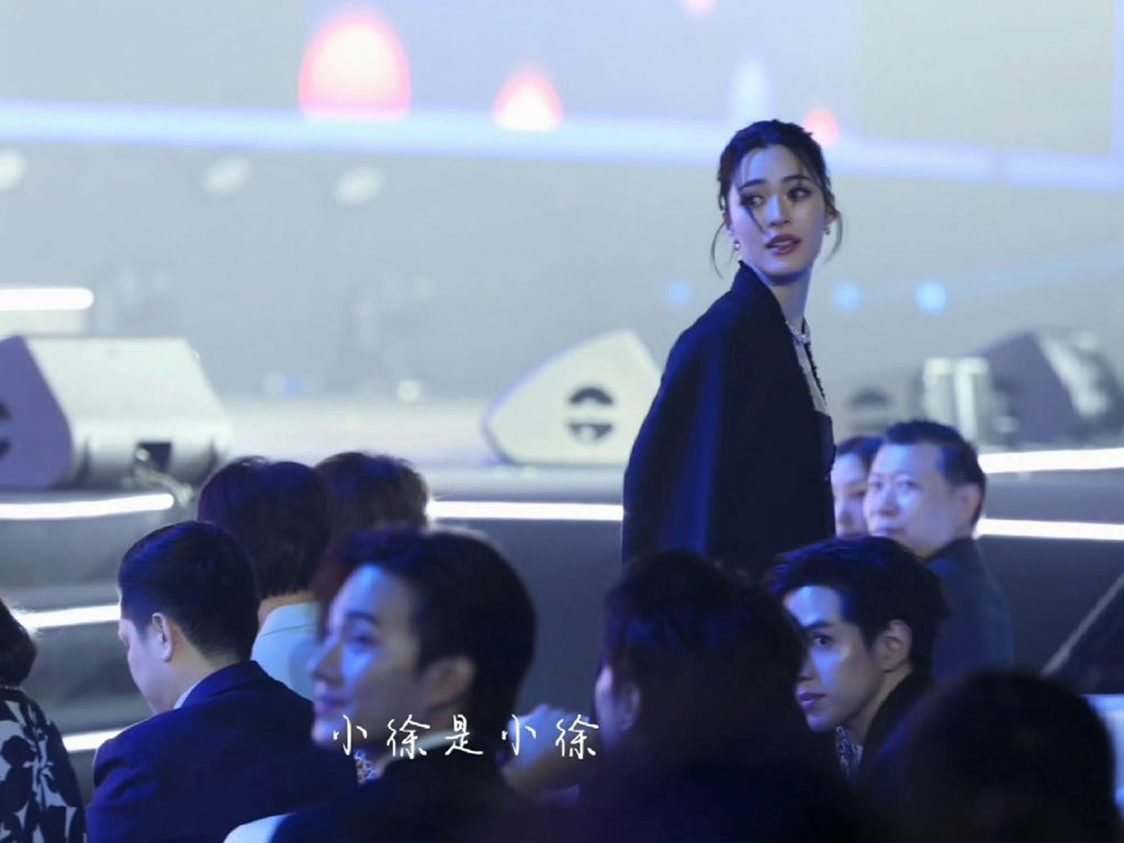 tangtangstp's tweet photo. ละดูสายตาตอนหันไปมองน้อง โอ้โหหห

LINGORM WEIBO GALA 2025 #LingOrmxWeiboCultureNight https://t.co/5LWVUXVIG5